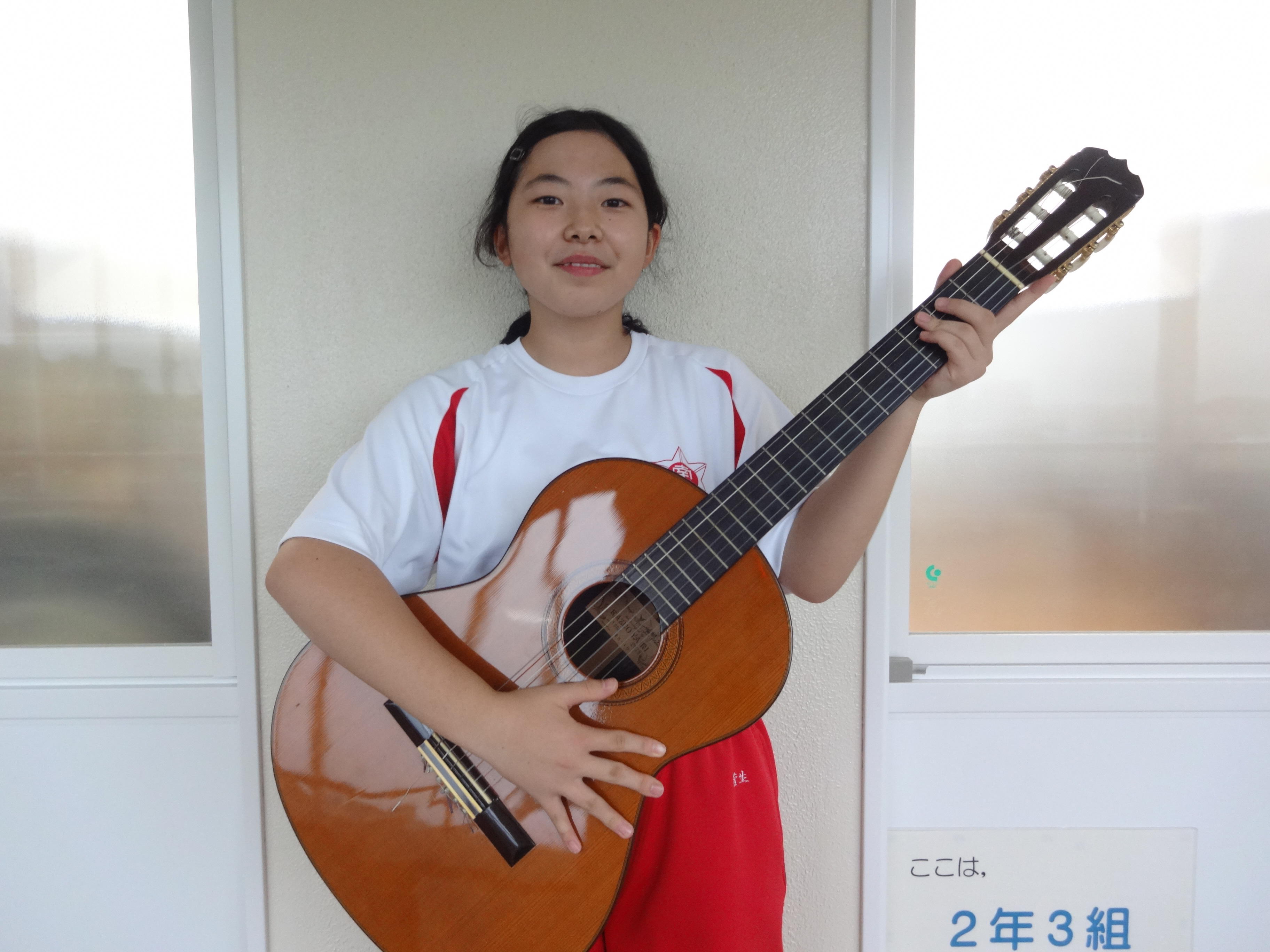 【愛知県豊橋市】ギターを寄付してくださったおかげで、クラス全員で練習できるようになりました。