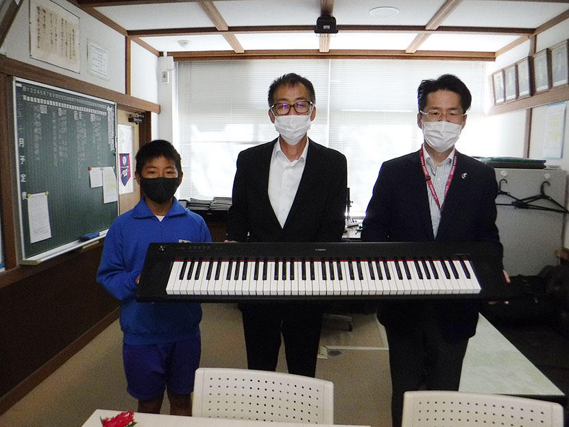 【茨城県鹿嶋市】電子ピアノを我が豊郷小学校に持ってきてくれてありがとうございます。